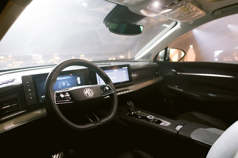 mg rx9 2025 interior